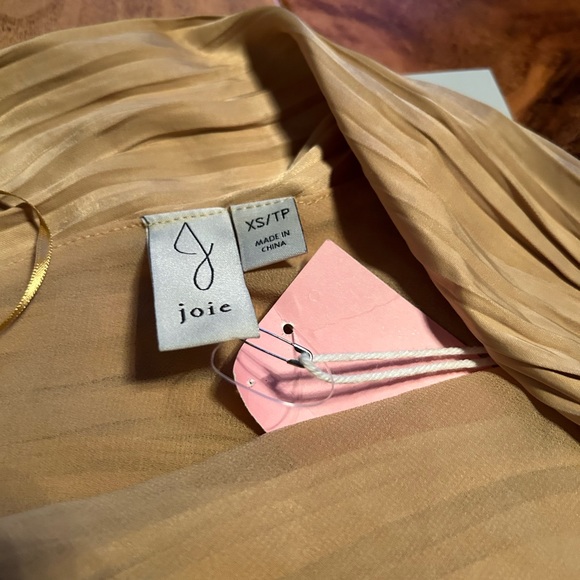 Unique Asymmetrical Top - SIZE XS - Picture 2 of 2